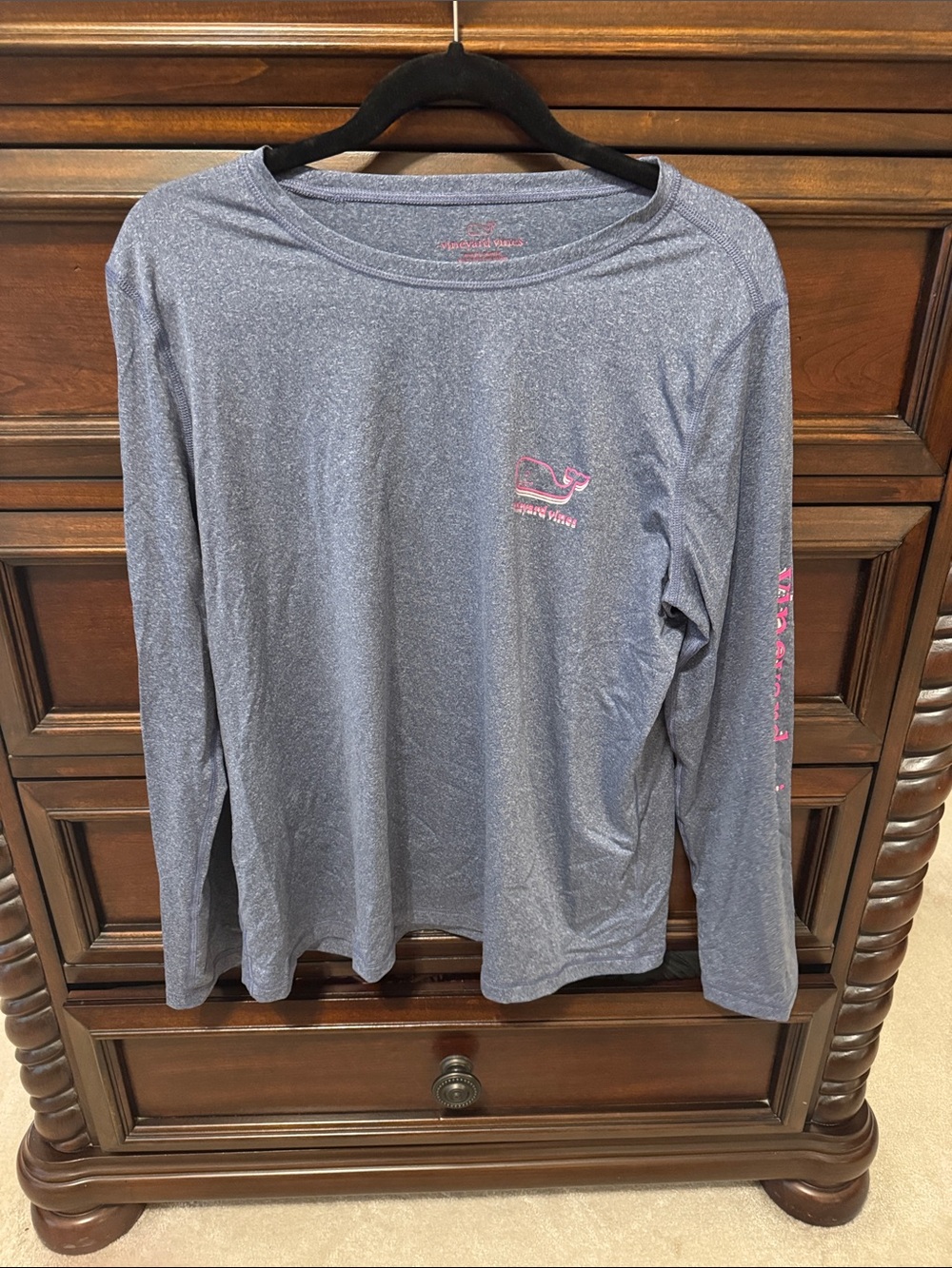 Vineyard Vines women' Long-Sleeve Performance Tee in Heather Navy with Pink Logo
